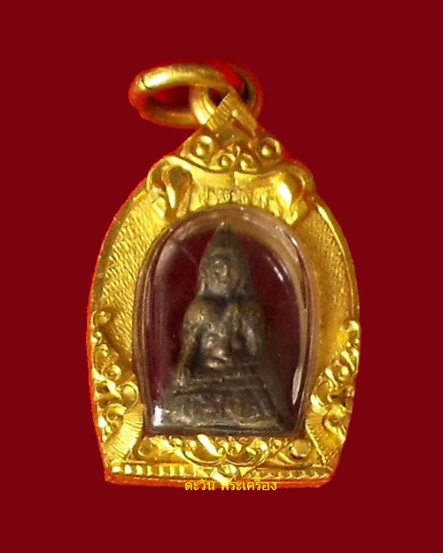 ปี 2495 พระชัยวัฒน์ท่านเจ้าคุณนรรัตน์ฯ พิมพ์หน้าแว่น เลี่ยมทอง