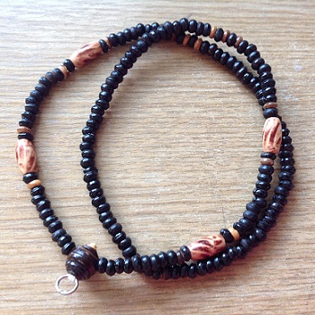 วัดใจเคาเดียว!!!สร้อยทำจากกะลา งานฝึมือสวยๆเชิญชมได้เลยครับสวยงามมาก