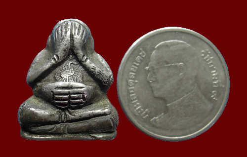 พระปิดตาสมัยอยุธยา เนื้อสำริดเงิน แต่งตะไบเก่า ตอกจีวรดอก+เลี่ยมทองหนาหนา