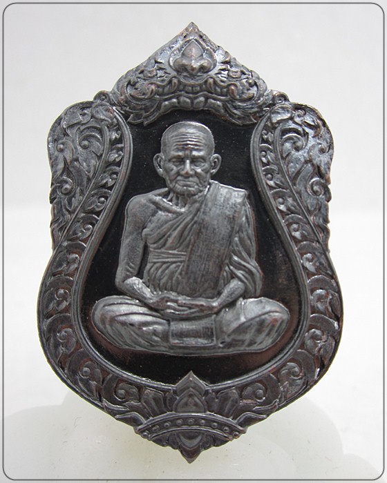 หลวงพ่อเงิน วัดบางคลาน รุ่น ฉลองเลื่อนสมณศักดิ์ 111 ปี เนื้อทองแดงร่มดำ (แจกทาน 3575)