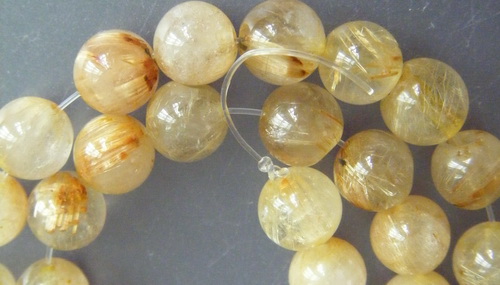 เม็ดหิน "แก้วไหมทอง" ขนาด 7 ม.ม. จำนวน 40 เม็ด สำหรับใช้ประกอบร้อยสร้อย