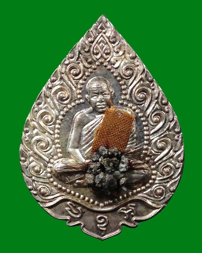 หลวงปู่เหรียญ วรลาโภ วัดอรัญบรรพต ใบโพธิ์ใหญ่ เนื้อเงิน ติดเกศา,จีวร,พระธาตุของหลวงปู่ มอบอังคารธาตุ