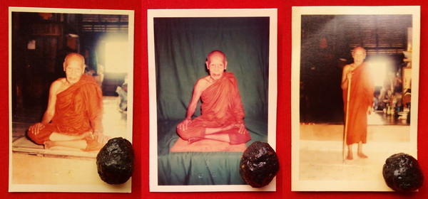 ( 3 ชุด )..ลูกอมชานหมาก+รูปภาพ(ตอกโค๊ด)พ่อท่านมุ่ย วัดป่าระกำเหนือ เมืองนครศรีธรรมราช ราคาเบาๆ