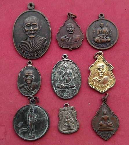 วัดใจเริ่ม 39 บาท กับ เหรียญพระพุทธ พระเกจิ .....AA202