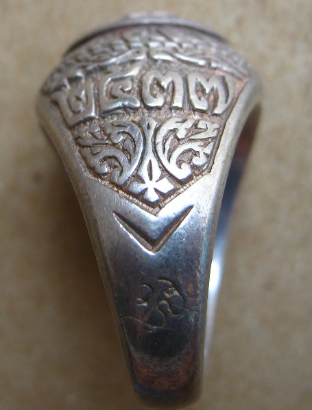 แหวนหลวงปู่ชื้น วัดญาณเสน จ.อยุธยา ปี2537 เนื้อเงิน ฝังพลอย มีรอยจาร