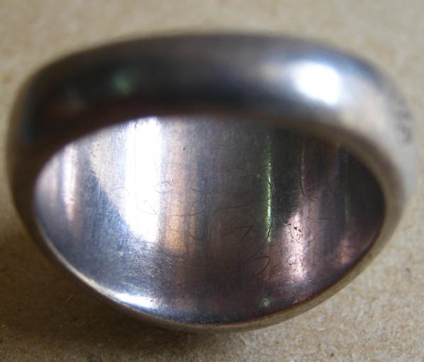 แหวนหลวงปู่ชื้น วัดญาณเสน จ.อยุธยา ปี2537 เนื้อเงิน ฝังพลอย มีรอยจาร