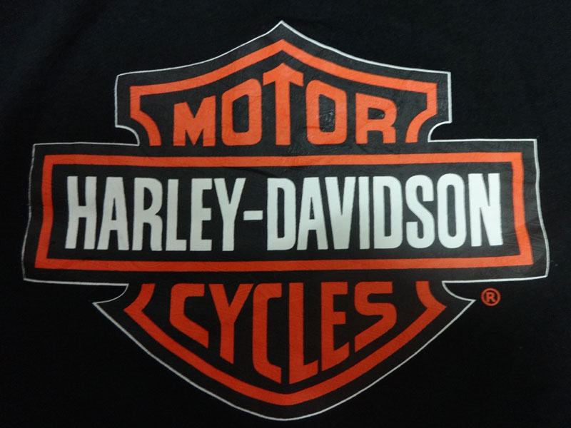 เสื้อ HARLEY DAVIDSON แท้มือสองสภาพเนี๊ยบ ขนาดSIZE M แต่คนใส่ SIZE L ก็พอใส่ได้ครับ