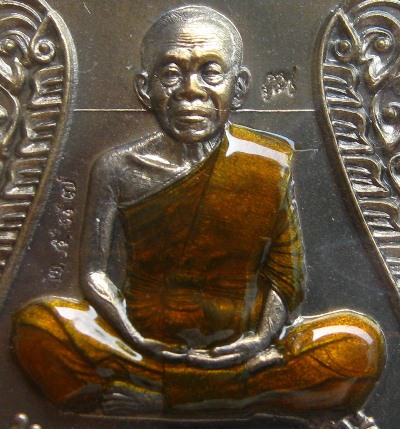 เหรียญเสมา นิรันตรายเหนือดวง หลวงพ่อคูณ ปี2557 เนื้อนวะลงยาจีวรเหลือง(กรรมการ)หมายเลข2587