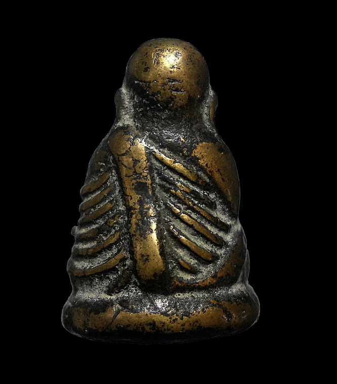 หลวงพ่อเงิน บางคลาน รุ่นปืนแตก พิมพ์นิยมเศียรเล็ก ปี 2528