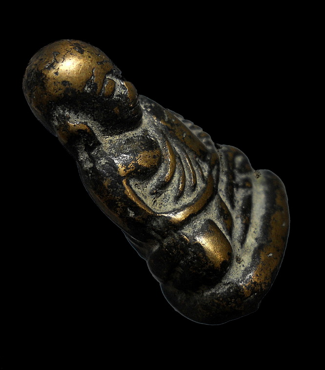 หลวงพ่อเงิน บางคลาน รุ่นปืนแตก พิมพ์นิยมเศียรเล็ก ปี 2528