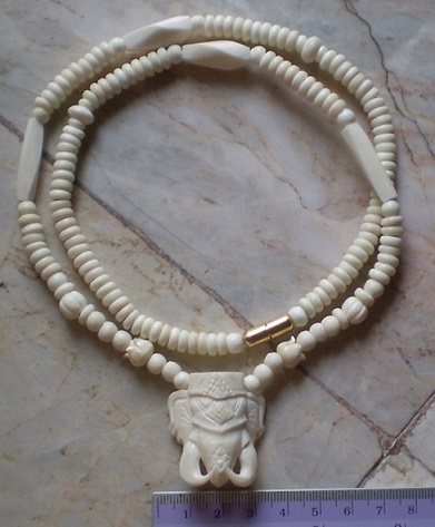 สร้อยกระดูกช้าง  ห่วงกลางหัวช้างทรงเครื่อง เคาะเดียว