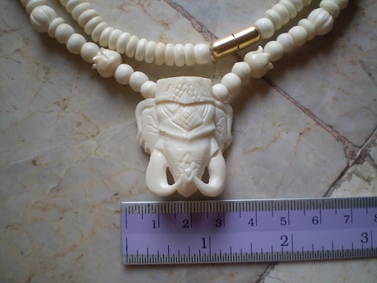 สร้อยกระดูกช้าง  ห่วงกลางหัวช้างทรงเครื่อง เคาะเดียว