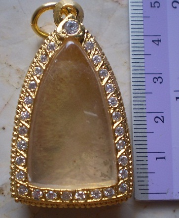 ตลับเงิน แกะลาย ปิดหลัง  ล้อมเพชร ชุบทองแท้ ใส่ ลป ทวด หลังเตารีดใหญ่ เคาะเดียว 