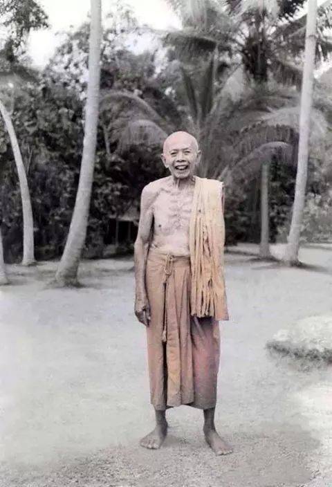 พระรูปหล่อหลวงปู่ทิม รุ่นมงคลศิลาฤกษ์ ปี37 เนื้อทองเหลือง วัดละหารไร่ จ.ระยอง สภาพพอสวย