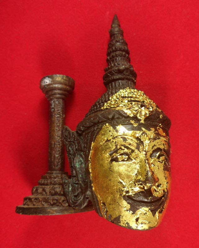 หลวงปู่กาหลง วัดเขาแหลม จ.สระแก้ว เศียรพระลักษณ์หน้าทองเนื้อสัมฤทธิ์ขนาดตั้งบูชาหน้ารถ รุ่นจักรพรรดิ