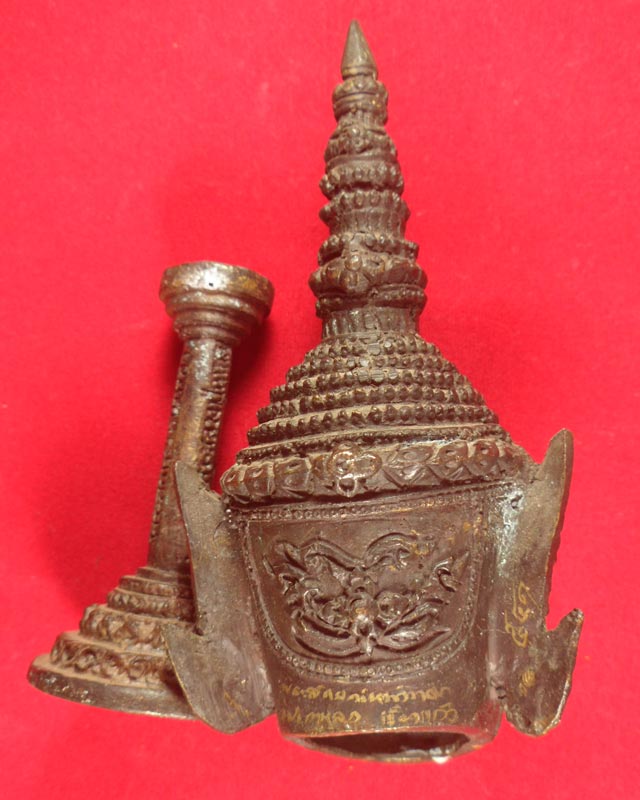 หลวงปู่กาหลง วัดเขาแหลม จ.สระแก้ว เศียรพระลักษณ์หน้าทองเนื้อสัมฤทธิ์ขนาดตั้งบูชาหน้ารถ รุ่นจักรพรรดิ