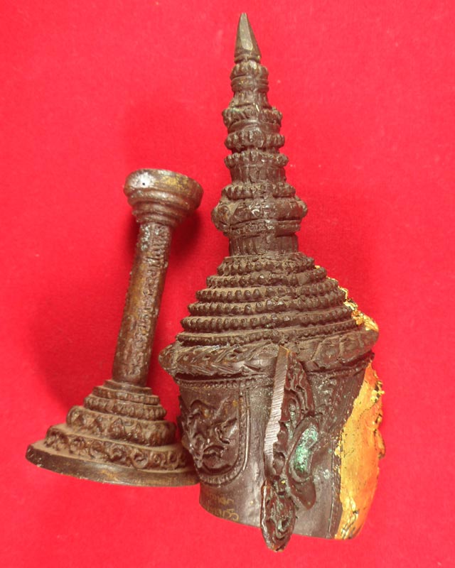 หลวงปู่กาหลง วัดเขาแหลม จ.สระแก้ว เศียรพระลักษณ์หน้าทองเนื้อสัมฤทธิ์ขนาดตั้งบูชาหน้ารถ รุ่นจักรพรรดิ