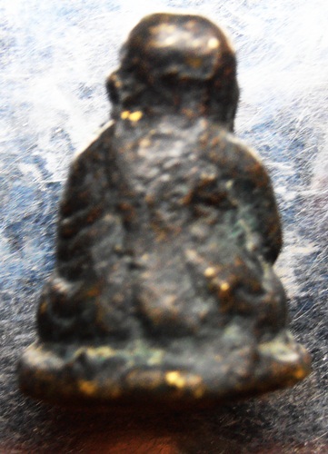 รูปหล่อหลวงพ่อเงินรุ๋นปืนแตกพิมพ์เศียรโตนิยมครับ