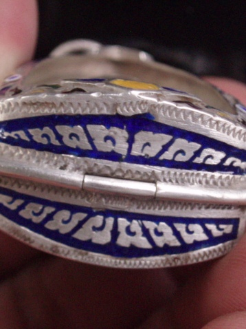 (((***ปลุกกระแส***))) ตลับเงินลงยา หลังปิด มือ 2 (ใส่พระกริ่ง) สวยๆ พร้อมใช้   เคาะเดียวแดง