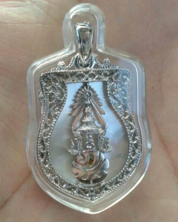 เหรียญเสมาพระพุทธชินราช ภ.ป.ร.(จำลอง) เนื้อสามกษัตริย์ ปี2549 หมายเลข ๒๙๘๗ พร้อมกล่องเดิม