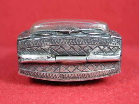 ตลับเงินมือสองสำหรับหลวงปู่ทวดพิมพ์เตารีด รูปหล่อ หรื้อพระที่มีขนาดใกล้เคียง