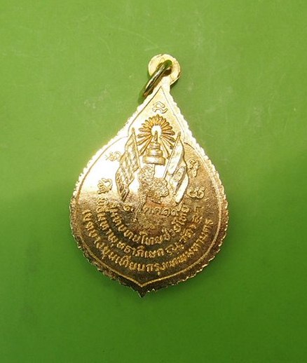 ((เคาะเดียวแดง)) เหรียญพระแก้วมรกตลงยา วัดเลา ท่าข้าม บางขุนเทียน ปี 2519 