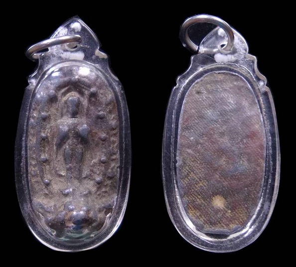  กรุเจดีย์ห้ายอด พระร่วงยืนเหยียบหัวพยัคฆา พิมพ์ข้างไข่ปลา วัดห้วยเสือ จ.เพชรบุรี  