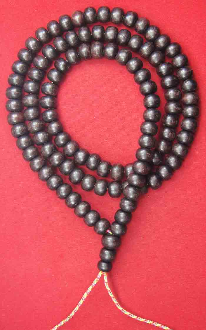 (((วัดใจเคาะเดียวแดง)))สร้อยประคำทำจากไม้แก่นมะขามกลึงเป็นเม็ดประคำเส้นผ่าศูนย์กลาง 12 ม.ม.ความยาว 3