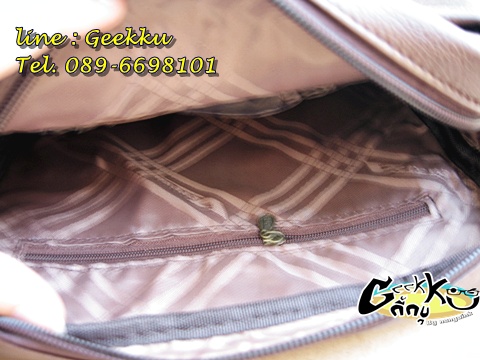  กระเป๋าสะพายหนังแท้ ขนาดกำลังดี ใส่ของจุ 