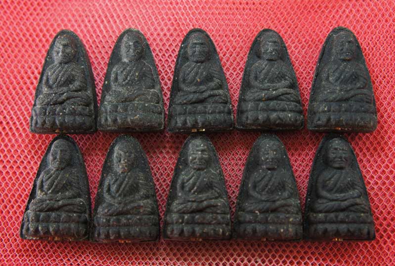 มา 10 องค์ หลวงปู่ทวด วัดท่าไทร จ.สุราษฏร์ฯ ปี 2537 ( พิมพ์เล็ก หรือพิมพ์หน้าปี 24 ) เนื้อว่านกากยาย