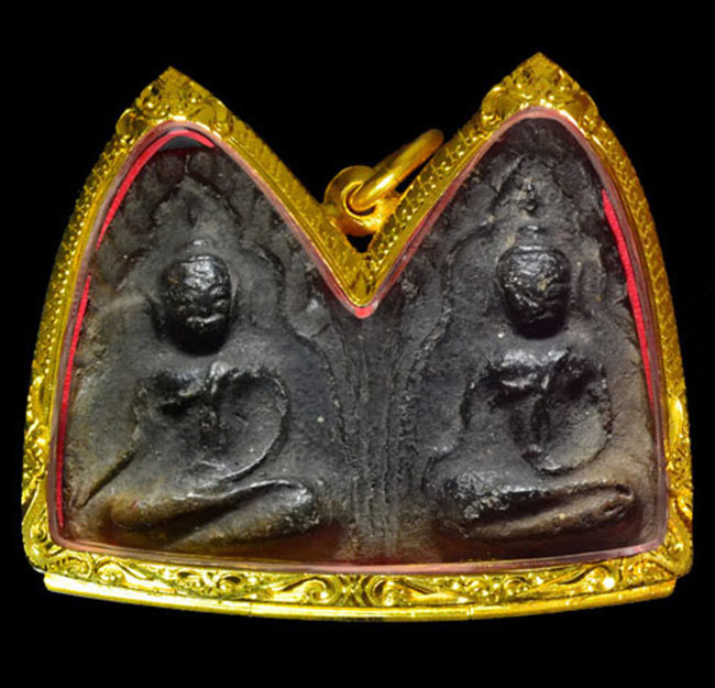 พระขุนแผนพลายคู่ กรุบ้านกร่าง จ.สุพรรณบุรี พิมพ์หน้ากลม มีหน้าตา เนื้อดำ+ตลับทองคำ2บาทกว่า+บัตร