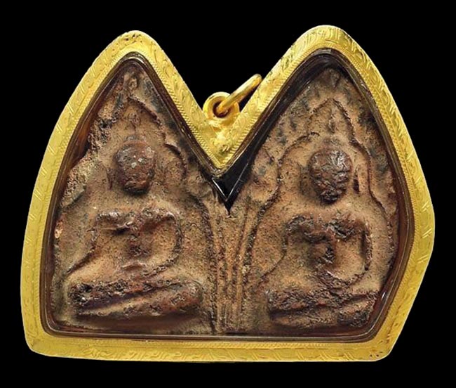 พระขุนแผนพลายคู่ กรุบ้านกร่าง จ.สุพรรณบุรี พิมพ์หน้ากลม มีหน้าตานิดนิด เนื้อดิน+เลี่ยมทองหนาหนา+บัตร