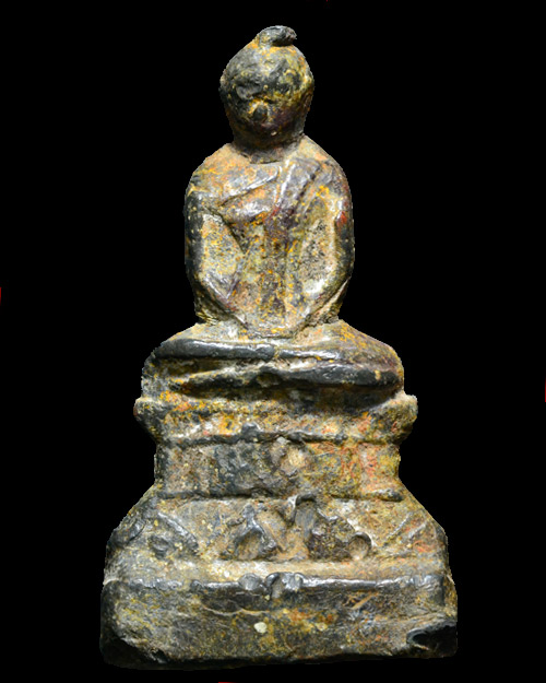 พระอู่ทอง กรุวัดเทวสังฆาราม(เหนือ) จ.กาญจนบุรี เนื้อตะกั่วสนิมแดง  สูง5ซม. ฐานกว้าง3ซม. สภาพสวยมาก