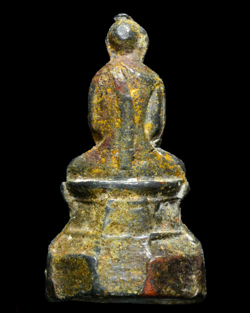 พระอู่ทอง กรุวัดเทวสังฆาราม(เหนือ) จ.กาญจนบุรี เนื้อตะกั่วสนิมแดง  สูง5ซม. ฐานกว้าง3ซม. สภาพสวยมาก