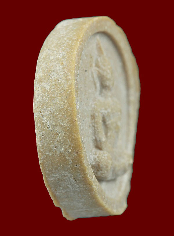 พระผงจันทร์ลอย  ปี 2518 หลวงปู่โต๊ะ วัดประดู่ฉิมพลี