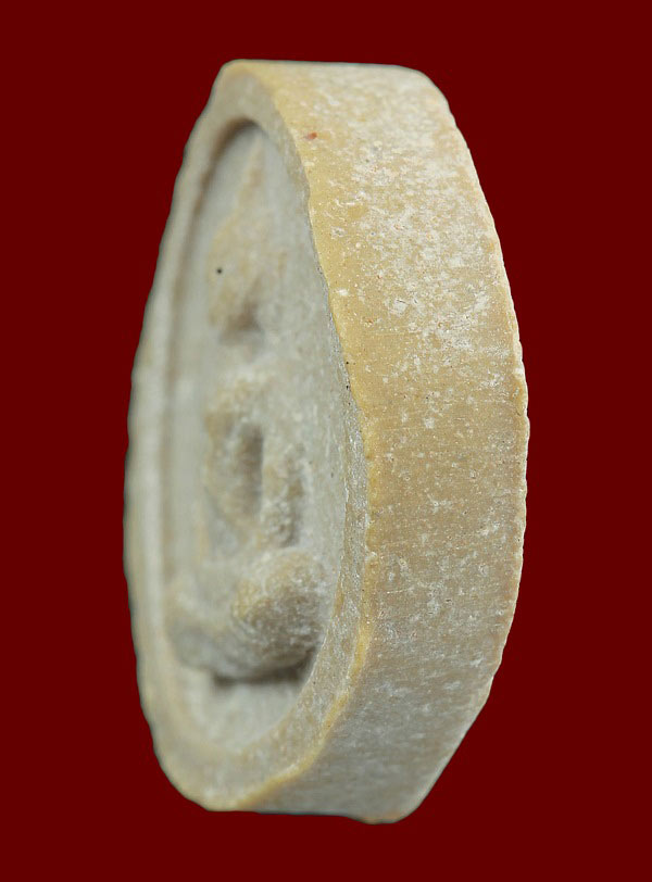 พระผงจันทร์ลอย  ปี 2518 หลวงปู่โต๊ะ วัดประดู่ฉิมพลี