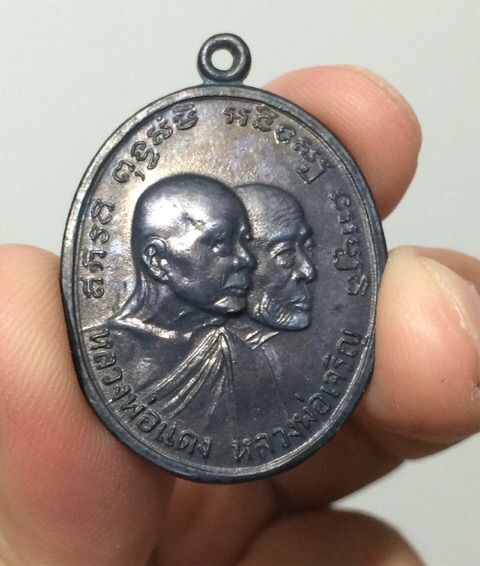 เหรียญโบสถ์ลั่น บล็อคหลุมกอล์ฟ สวยเดิมราคาเบาๆครับ
