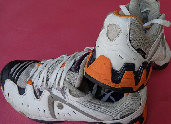 รองเท้า HEAD สุดดัง ของแท้ เท่ห์ๆเลยครับ