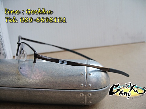 กรอบแว่นตา Oakley (O-04) ทรงครึ่งกรอบสีกัน(ดำ-เทา)  