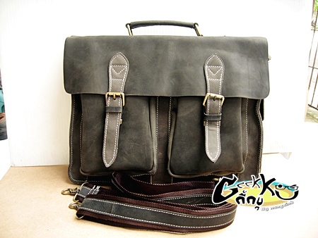 กระเป๋าหนังนูบัค " หนังแท้ " สีเขียวขี้ม้า ของใหม่   