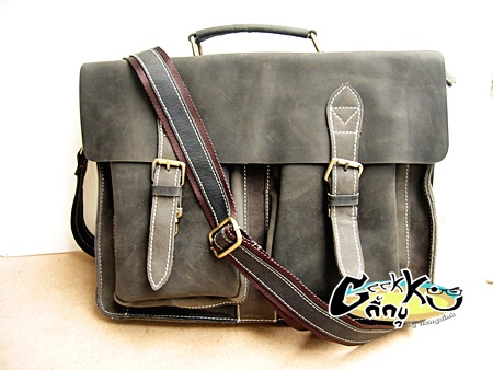 กระเป๋าหนังนูบัค " หนังแท้ " สีเขียวขี้ม้า ของใหม่   