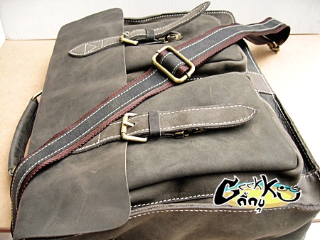 กระเป๋าหนังนูบัค " หนังแท้ " สีเขียวขี้ม้า ของใหม่   