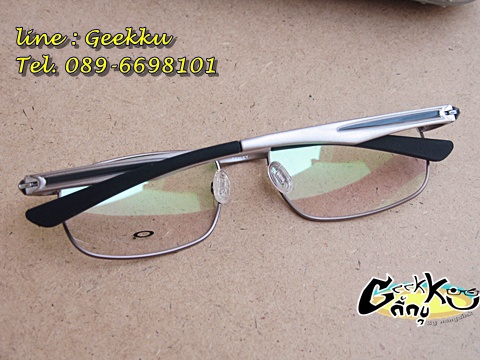 กรอบแว่นตา Oakley (O-06) ทรงกรอบเต็มสีเงิน ขาสปริง 