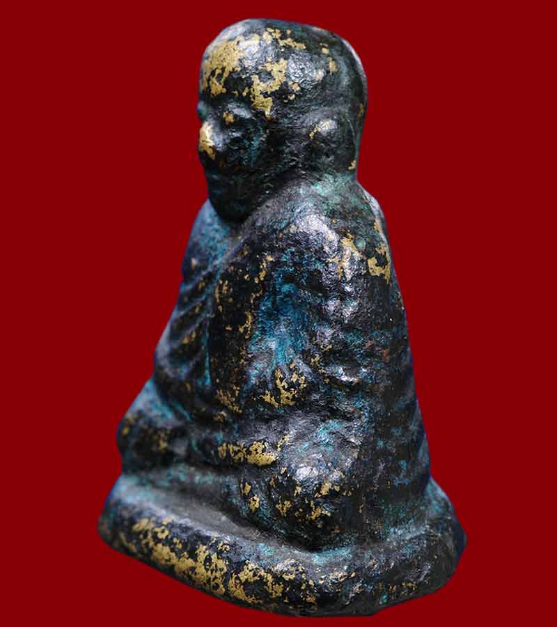 หลวงพ่อเงิน วัดบางคลาน จังหวัดพิจิตร รุ่นปืนแตก พิมพ์ไตรมาส  ปี ๒๕๒๘ 