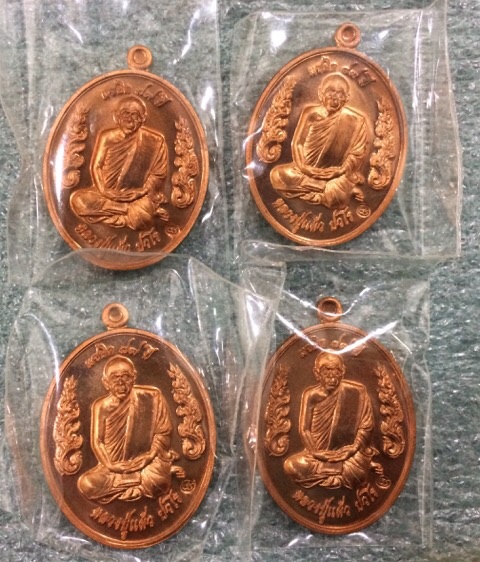เคาะแดงแรก เหรียญกนกข้าง แซยิด89ปี เนื้อทองแดง 4องค์ซีลเดิมจากวัดสวยกริ๊บทุกองค์ครับ