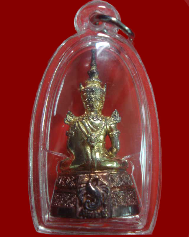 พระแก้วมรกตเนื้อเงินสามกษัตริย์ กรมสรรพสามิตสร้าง ปี2539 สภาพสวยพร้อมกล่องเดิมๆ...