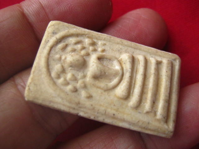 พระสมเด็จปรกโพธิ์ หลังปั๊มเจดีย์ เนื้อหาดี สวยไม่ทราบที่