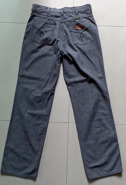 ยีนส์ WRANGLER ของแท้ เอว 30 สวยๆครับ พร้อมส่งฟรี