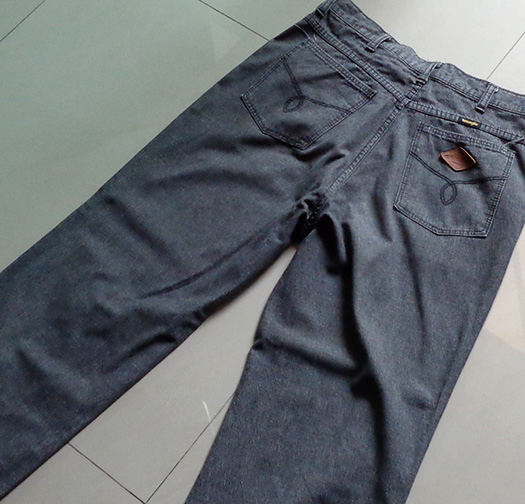 ยีนส์ WRANGLER ของแท้ เอว 30 สวยๆครับ พร้อมส่งฟรี