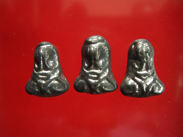 พระรอด วัดโคนอน 2515...ตะกั่ว 3 องค์...หลวงปู่โต๊ะ วัดประดู่ฉิมพลี กทม.เสก...